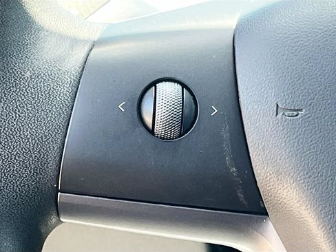 Used 2024 Tesla Model Y Long Range RWD image 10