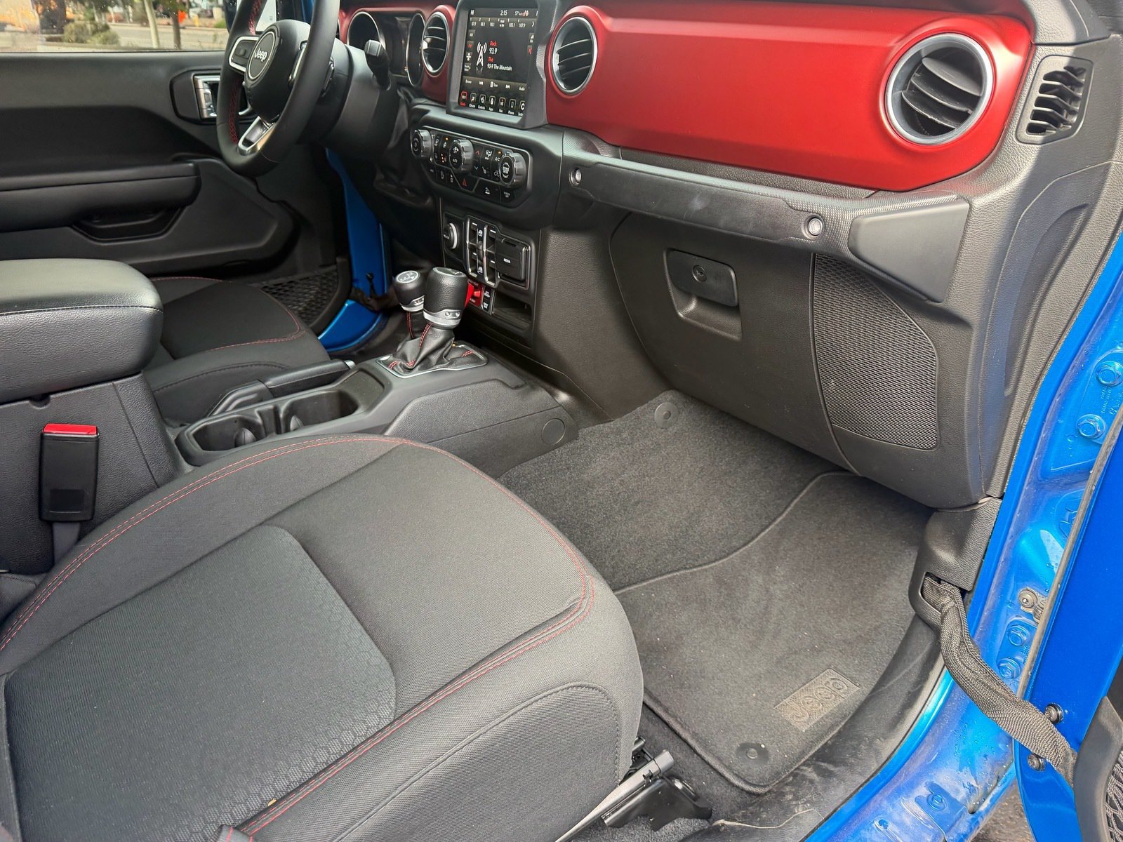 Used 2023 Jeep Gladiator Rubicon w/ LED Lighting Group AWD/4WD image 11