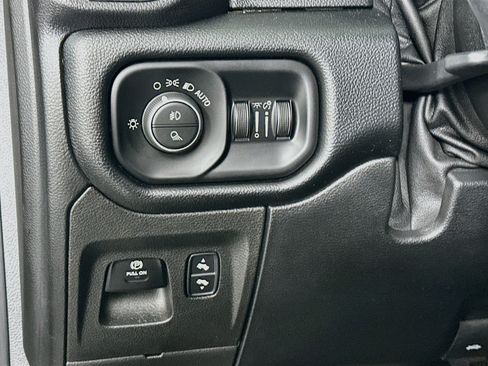 Used 2020 RAM 1500 Laramie w/ Off Road Group AWD/4WD image 16