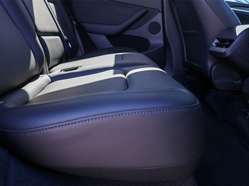 Used 2023 Tesla Model Y Performance image 26