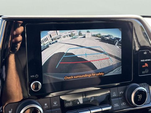 Used 2023 Toyota Highlander XLE image 33