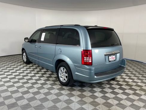 Used 2010 Chrysler Town & Country Touring FWD image 19