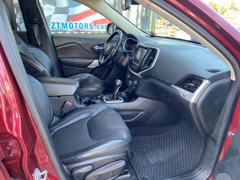 Used 2018 Jeep Cherokee Latitude Plus w/ Cold Weather Group AWD/4WD image 12
