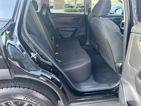 Used 2024 Nissan Rogue S image 15