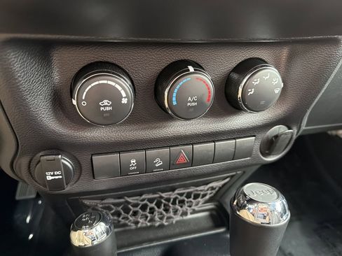 Used 2016 Jeep Wrangler Sport w/ Connectivity Group AWD/4WD image 20
