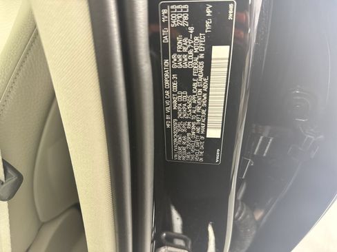 Used 2019 Volvo XC60 T6 Momentum w/ Multimedia Package AWD/4WD image 39