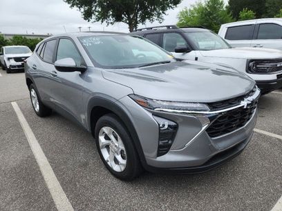 Used 2024 Chevrolet Trax LS w/ LS Convenience Package