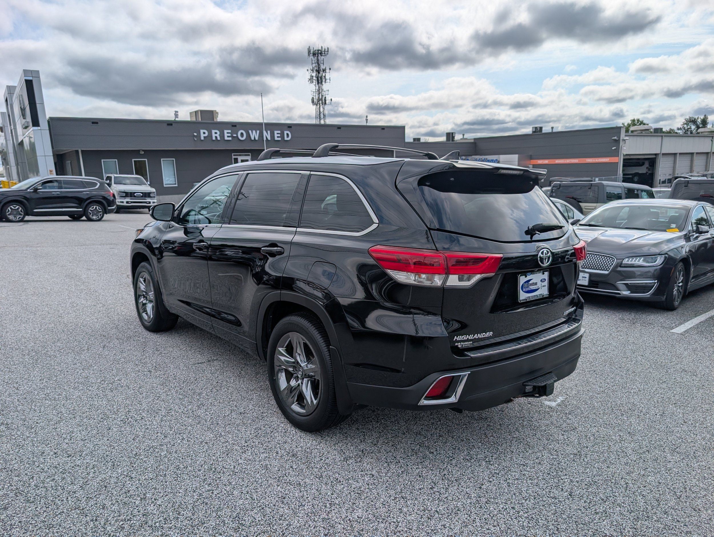 Used 2017 Toyota Highlander Limited Platinum AWD/4WD image 5