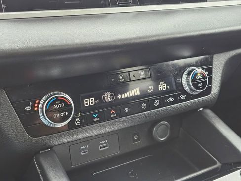 Used 2024 Mitsubishi Outlander SEL image 24