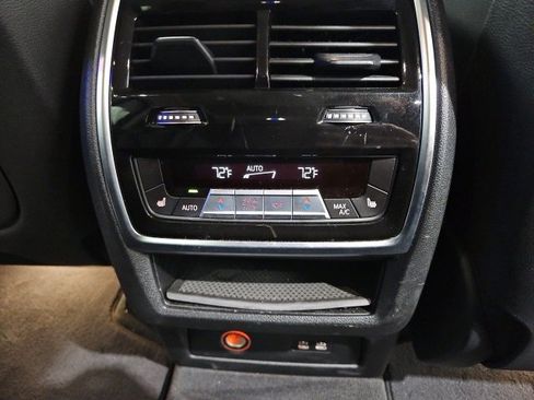 Used 2020 BMW X7 xDrive40i w/ Cold Weather Package image 19