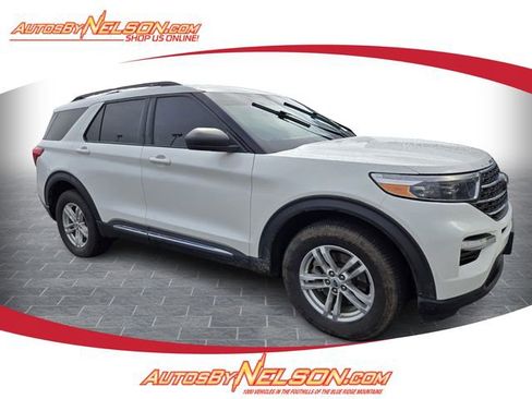 Used 2022 Ford Explorer XLT image 1
