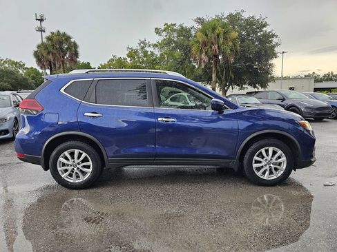 Used 2019 Nissan Rogue SV FWD image 2