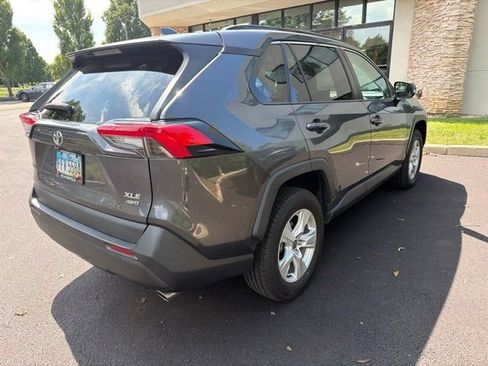 Used 2021 Toyota RAV4 XLE AWD/4WD image 9
