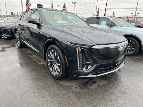 Used 2024 Cadillac Lyriq Sport image 4