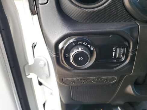 Used 2025 Jeep Wrangler Unlimited Rubicon w/ Convenience Group image 30