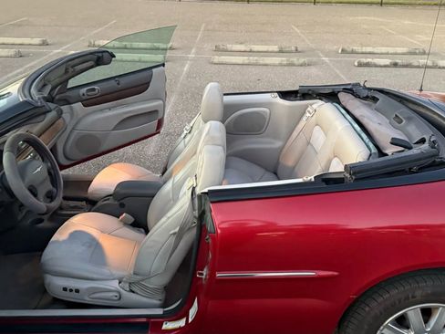 Used 2006 Chrysler Sebring Limited image 13