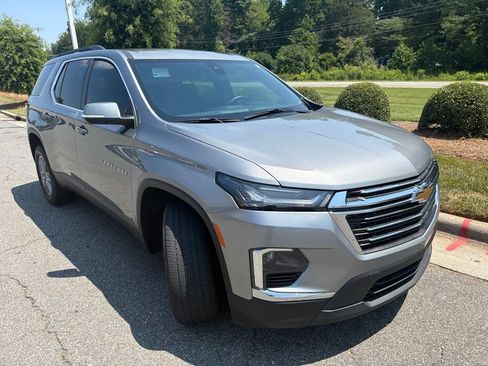 Used 2023 Chevrolet Traverse LT FWD image 14