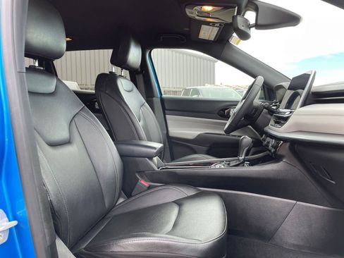 Used 2025 Jeep Compass Limited image 37