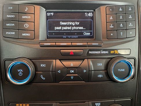 Used 2018 Ford Explorer XLT image 5