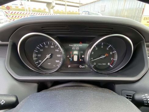 Used 2015 Land Rover Range Rover Sport SE image 22