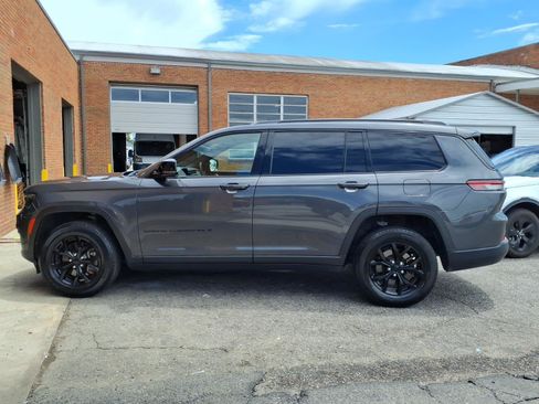Used 2024 Jeep Grand Cherokee L Laredo AWD/4WD image 3