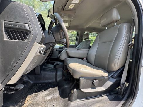 Used 2019 Ford F250 XL w/ Power Equipment Group AWD/4WD image 15