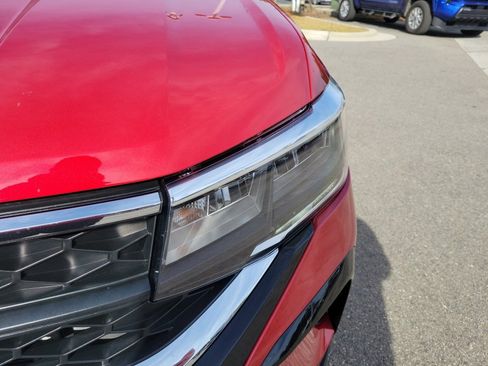 Certified 2023 Volkswagen Taos SE w/ Panoramic Sunroof Package image 30