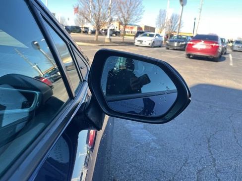 Used 2021 Toyota Corolla LE image 7