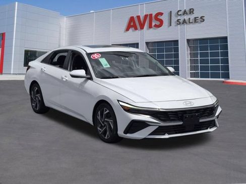 Used 2025 Hyundai Elantra SEL FWD image 3