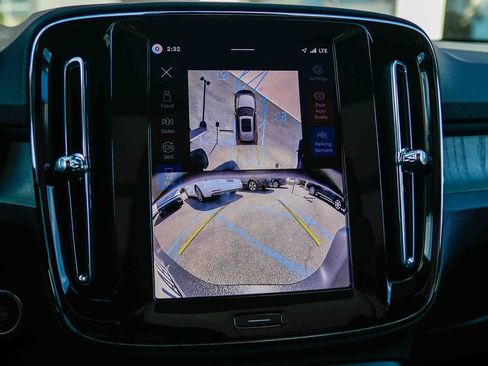 Used 2026 Volvo XC40 B5 Ultra w/ Climate Package image 28