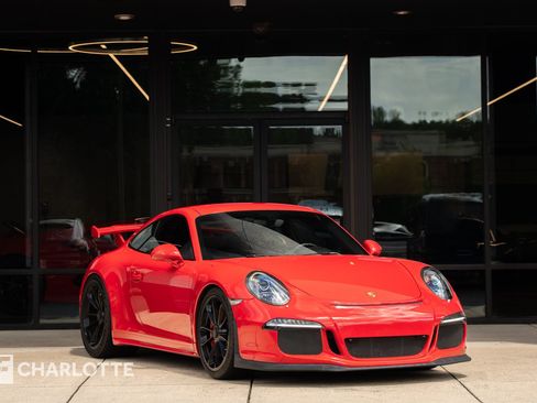 Used 2015 Porsche 911 GT3 RWD image 1