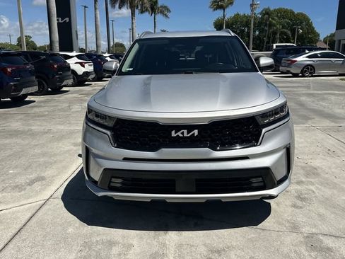 Certified 2022 Kia Sorento EX FWD image 3