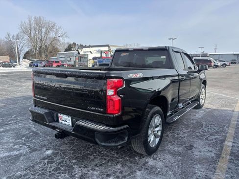 Used 2020 Chevrolet Silverado 1500 Custom w/ Custom Value Package image 9