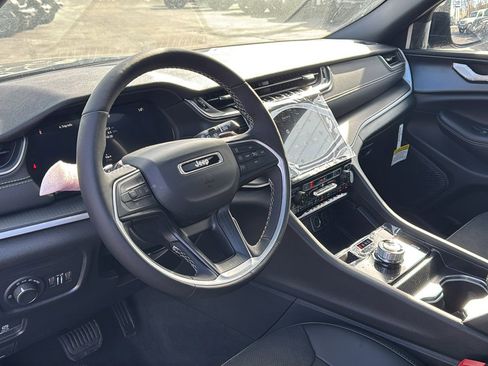 New 2025 Jeep Grand Cherokee L Altitude image 13