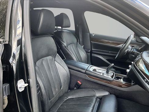 Used 2020 BMW 740i w/ M Sport Package RWD image 29