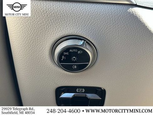 Used 2025 Mercedes-Benz GLC 300 4MATIC image 30