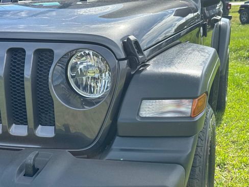Used 2018 Jeep Wrangler Sport image 10