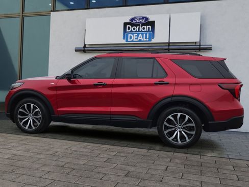 Used 2025 Ford Explorer ST-Line image 6