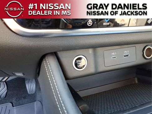 Used 2023 Nissan Rogue SL w/ SL Premium Package FWD image 16