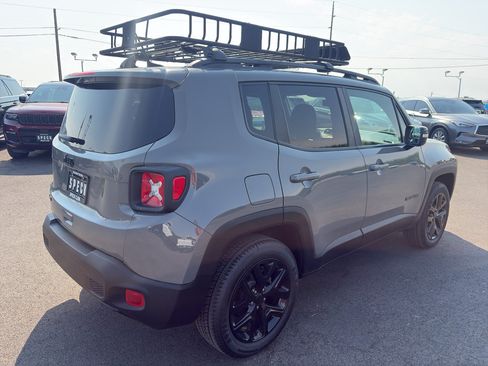Used 2022 Jeep Renegade Altitude w/ Convenience Group AWD/4WD image 22