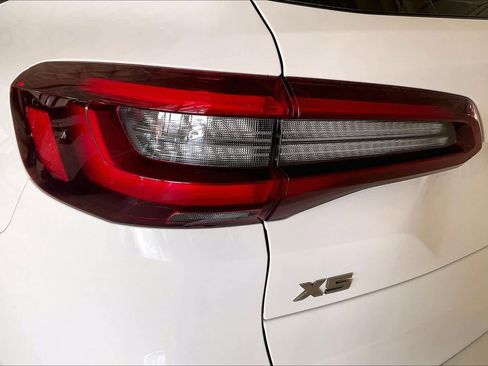 Used 2022 BMW X5 M50i w/ Executive Package image 27