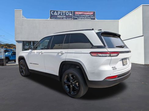 Certified 2023 Jeep Grand Cherokee Altitude image 4