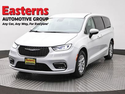 Used 2023 Chrysler Pacifica Touring-L