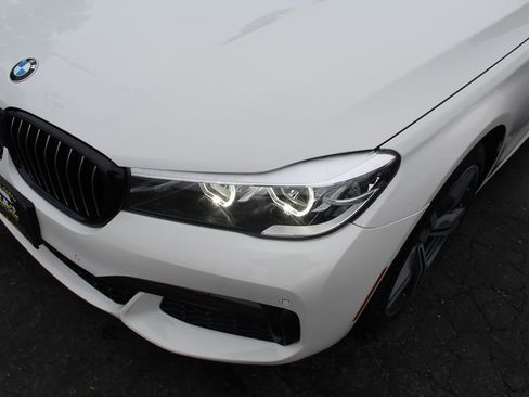 Used 2018 BMW 740i image 10