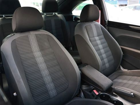 Used 2014 Volkswagen Beetle R-Line FWD image 17