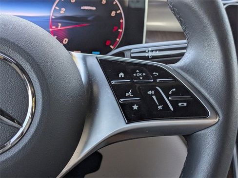 Used 2025 Mercedes-Benz GLC 300 image 27