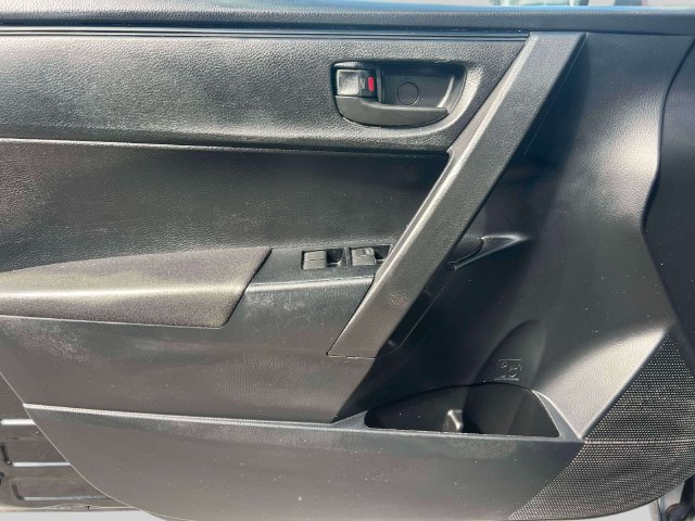 Used 2019 Toyota Corolla L FWD image 19