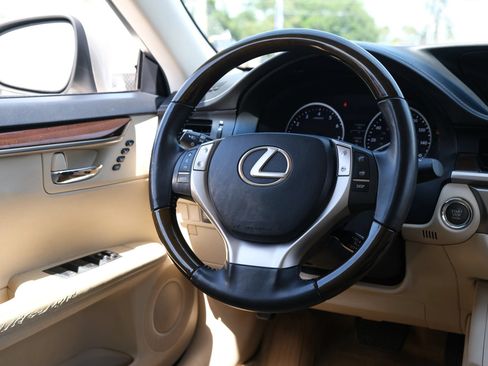 Used 2015 Lexus ES 350 w/ Premium Package FWD image 25