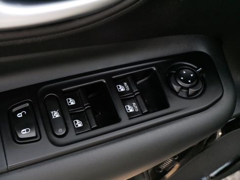 Used 2022 Jeep Renegade Altitude w/ Convenience Group AWD/4WD image 19