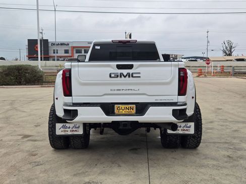 New 2025 GMC Sierra 3500 Denali Ultimate image 4